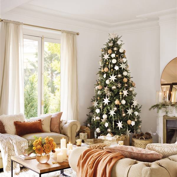 Dorado y beige: combinación ganadora para decorar en Navidad