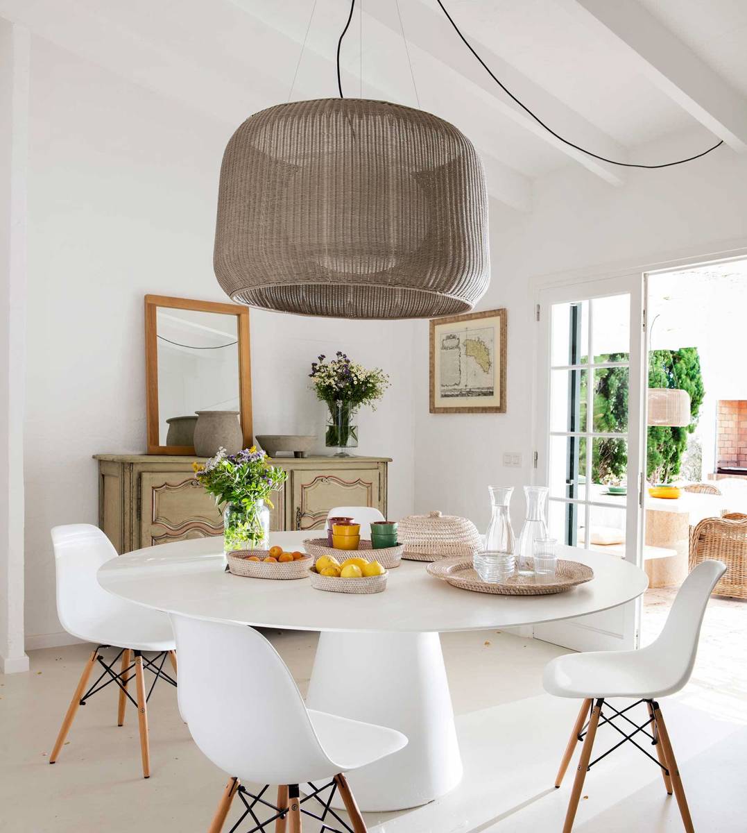 Cómo combinar la mesa y las sillas del comedor