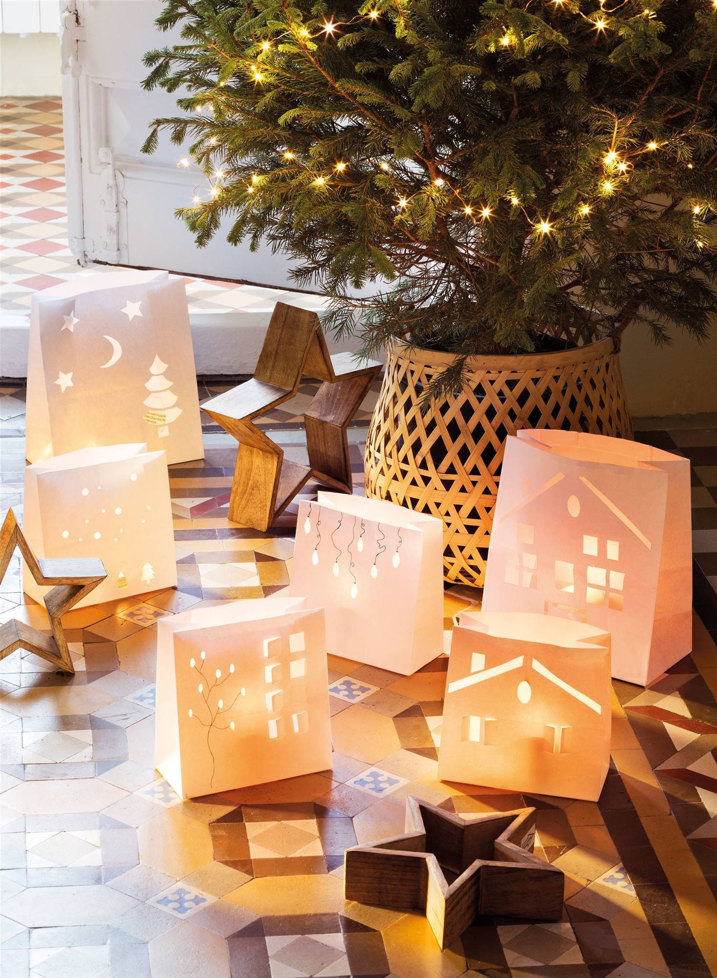 Farolillos de papel con bolas para iluminar de Navidad