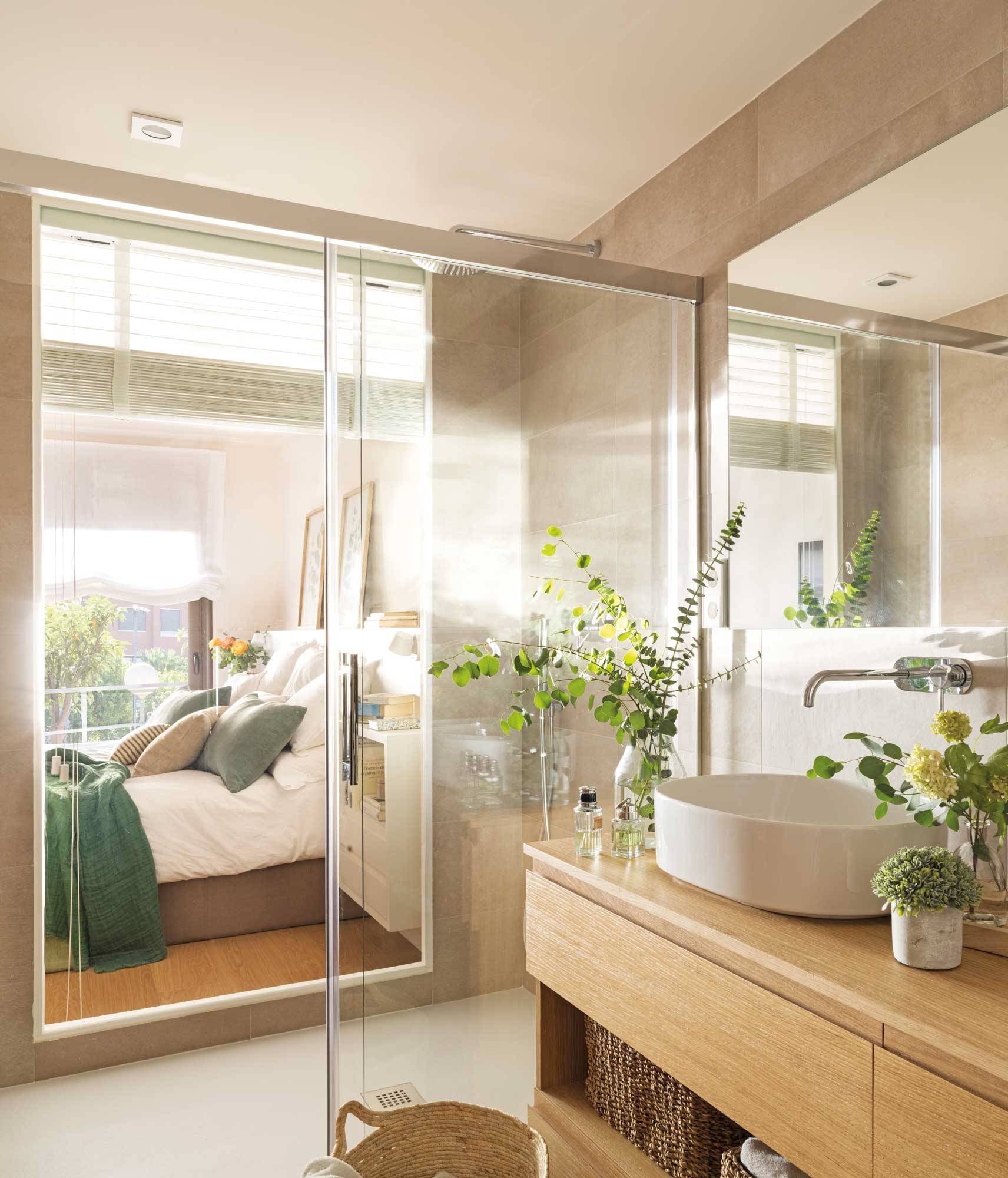 baño abierto a dormitorio con pared de cristal en zona ducha 00501601