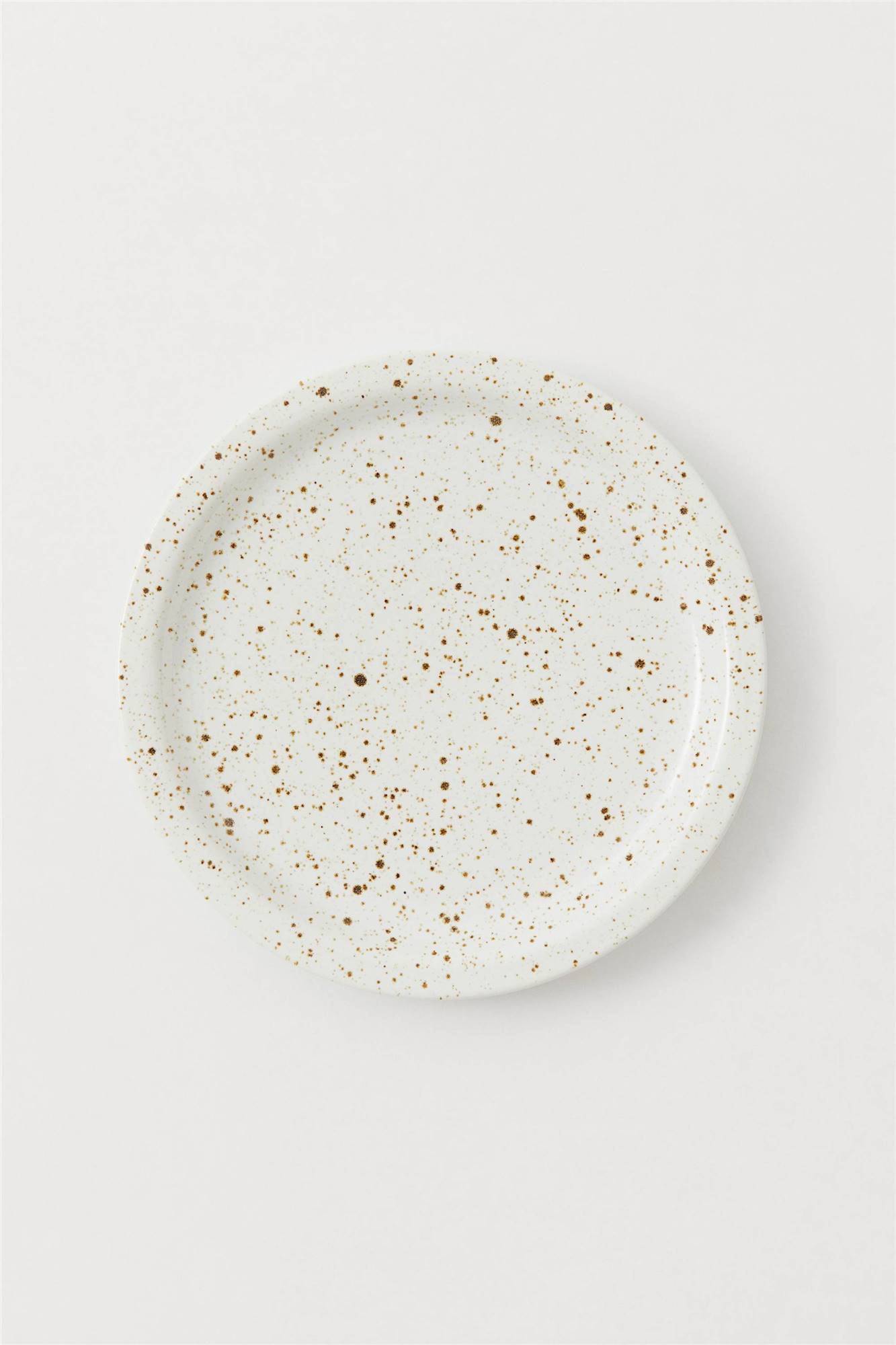 Plato de cerámica con motitas