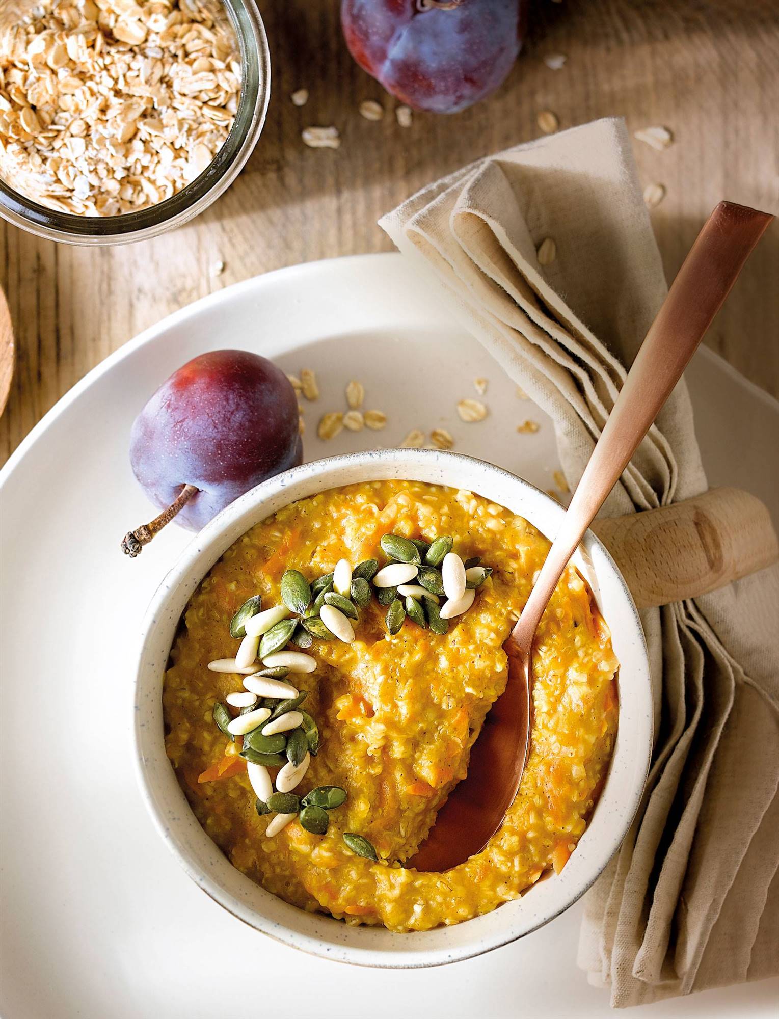 Desayunos saludables: receta de porridge de avena y boniato. 