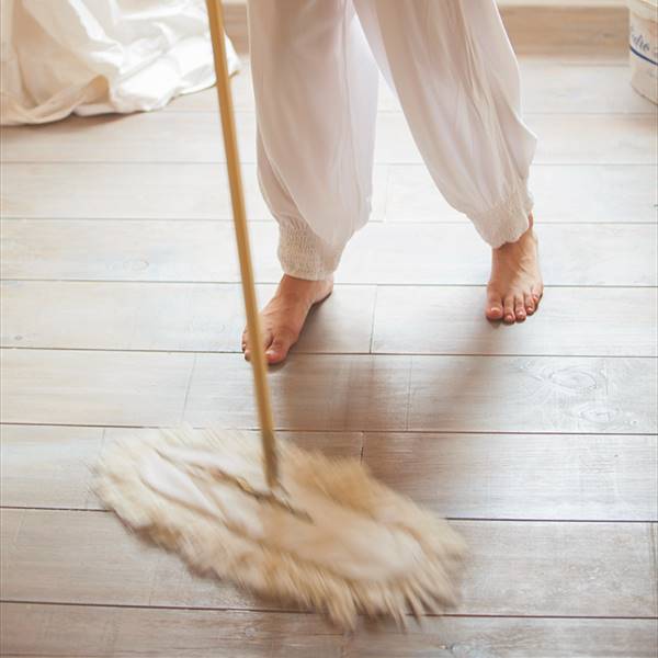 Cómo limpiar el suelo laminado para que quede impecable 