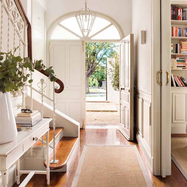 30 recibidores clásicos que te servirán de inspiración para decorar la entrada de tu casa 