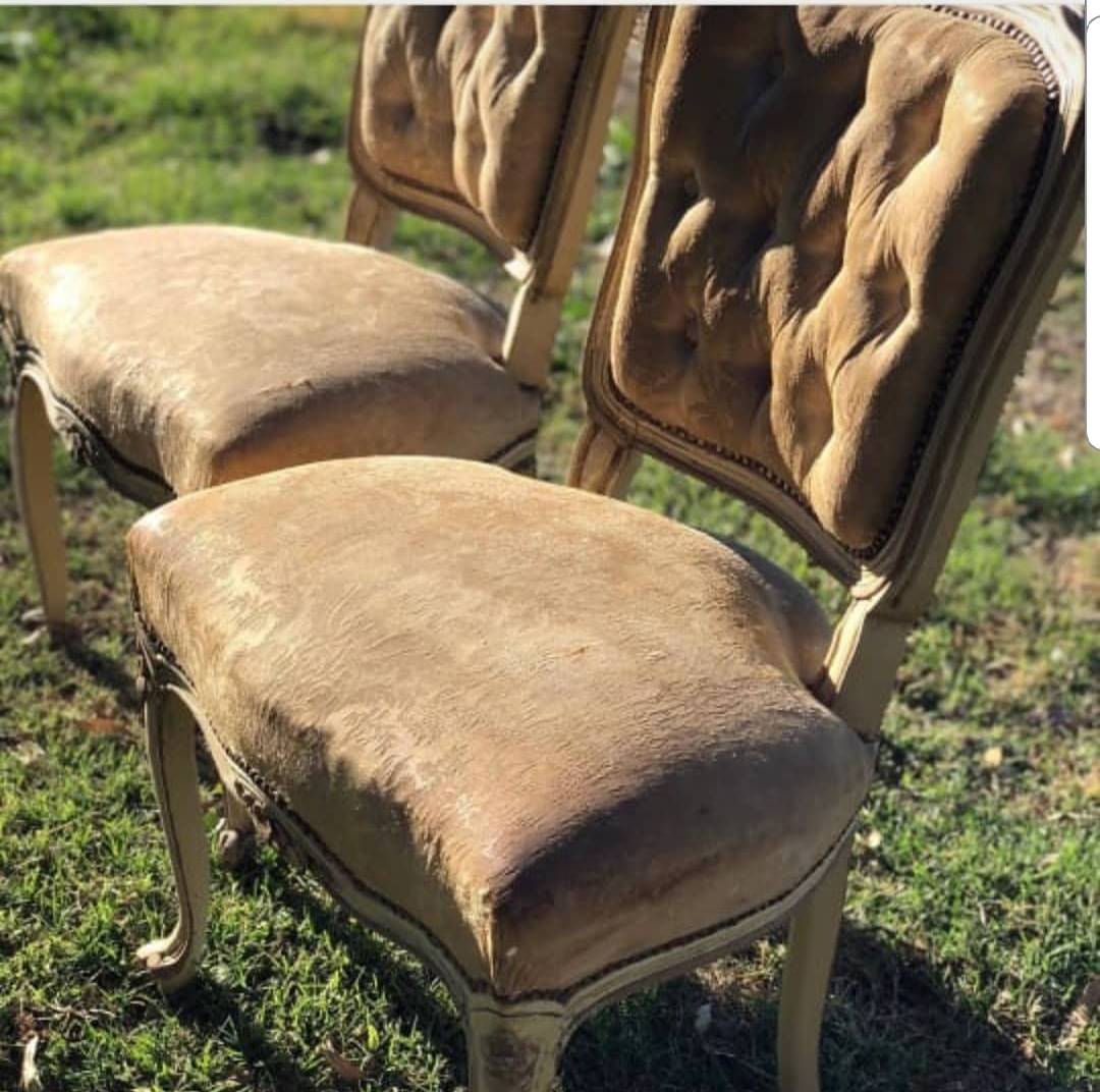 Sillas antiguas. Antes: Unas sillas de capitoné aburridas