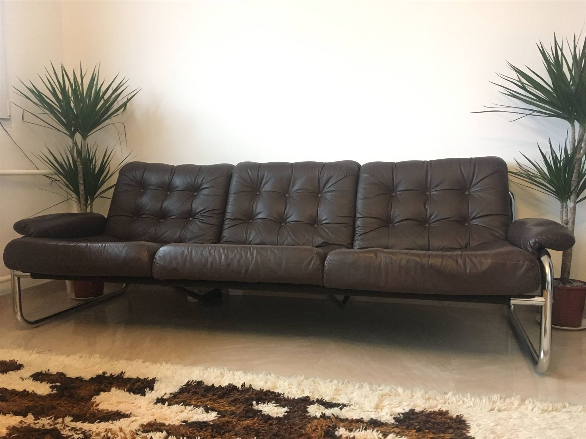 Sofá Troligen de IKEA tapizado en piel marrón