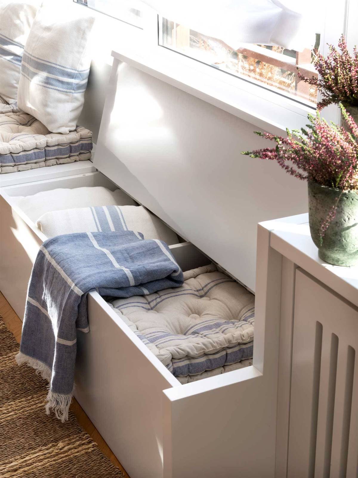 Muebles a medida bajo la ventana (con planos)