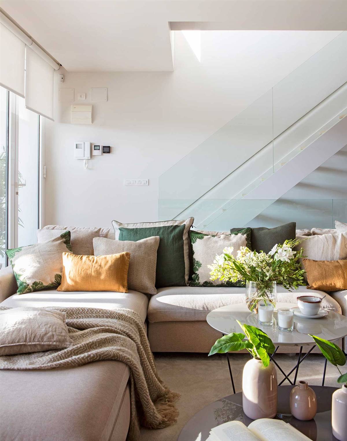 Cómo combinar los cojines para actualizar tu sofá