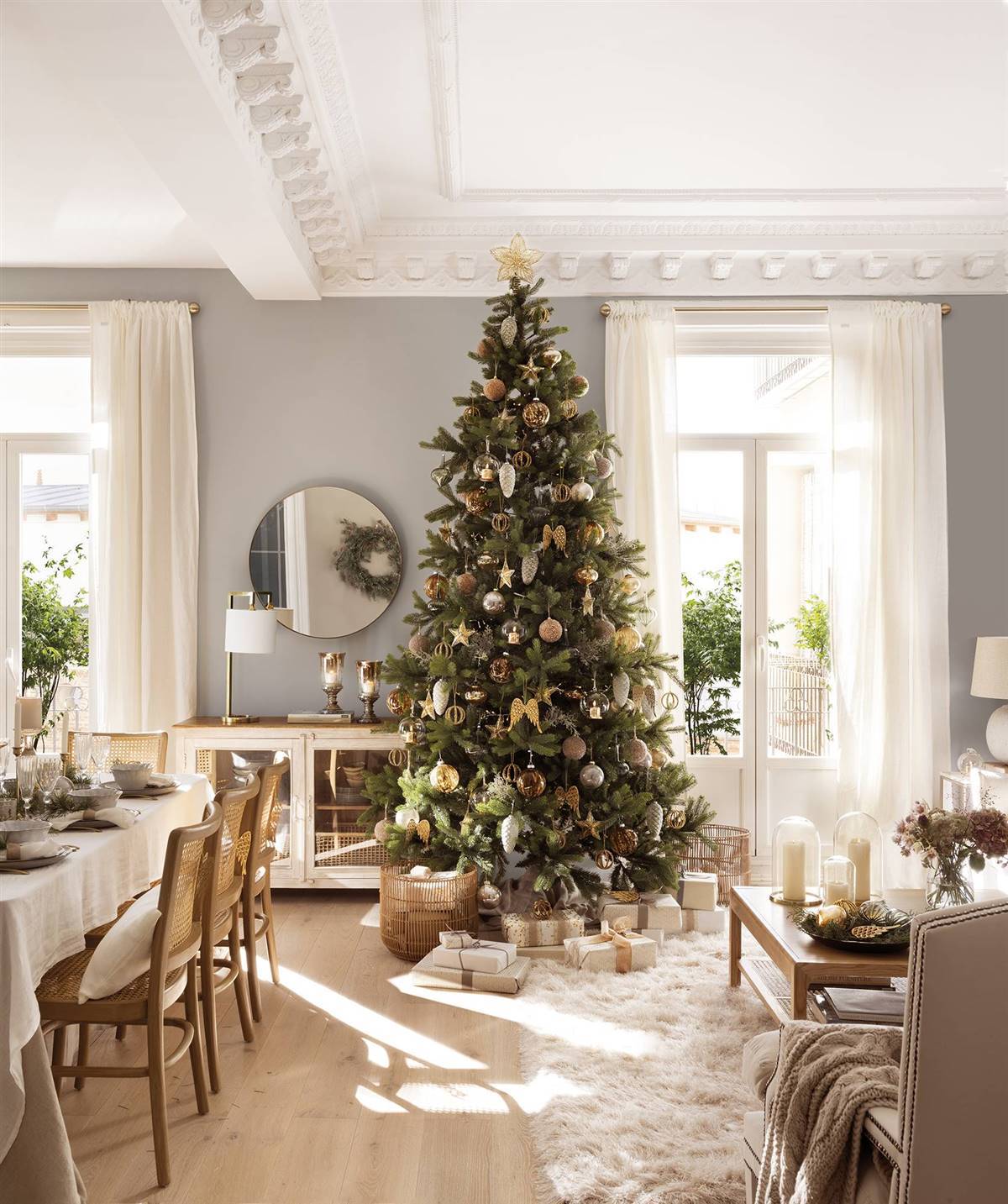 Salón comedor de Navidad con árbol. untitled-panorama4b 5dfb9e5b 1200x1433