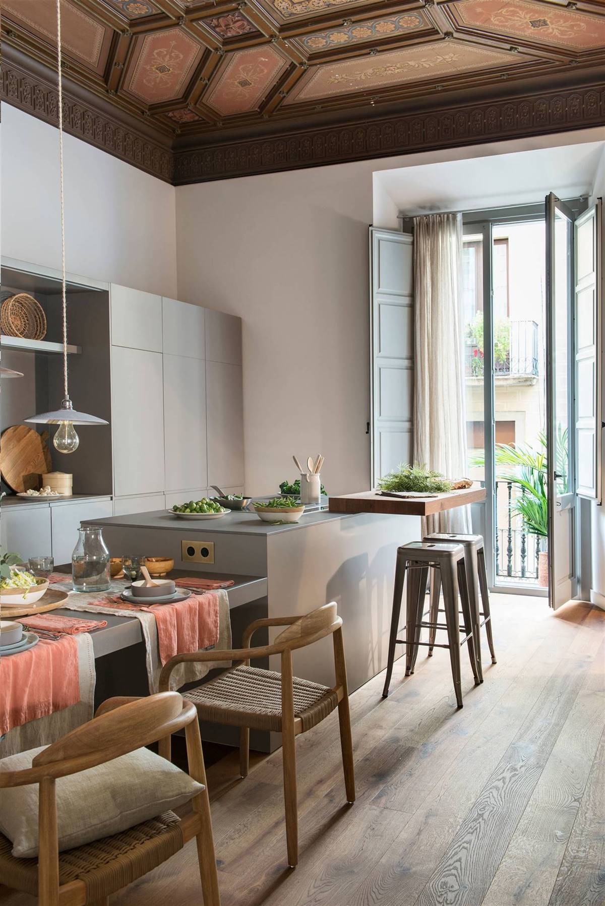 35 cocinas con barra bonitas y prácticas para inspirarte