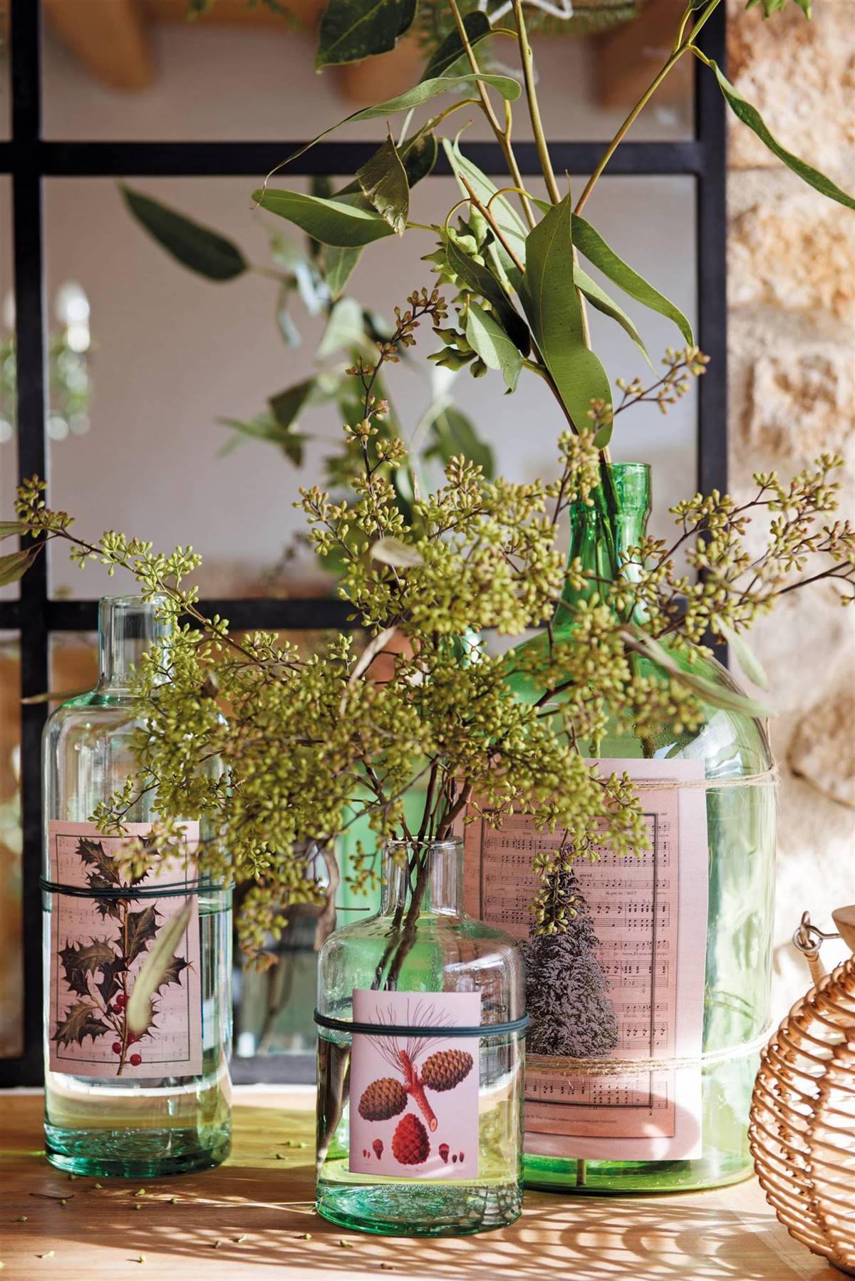 Cómo decorar la casa con botellas de cristal y damajuanas
