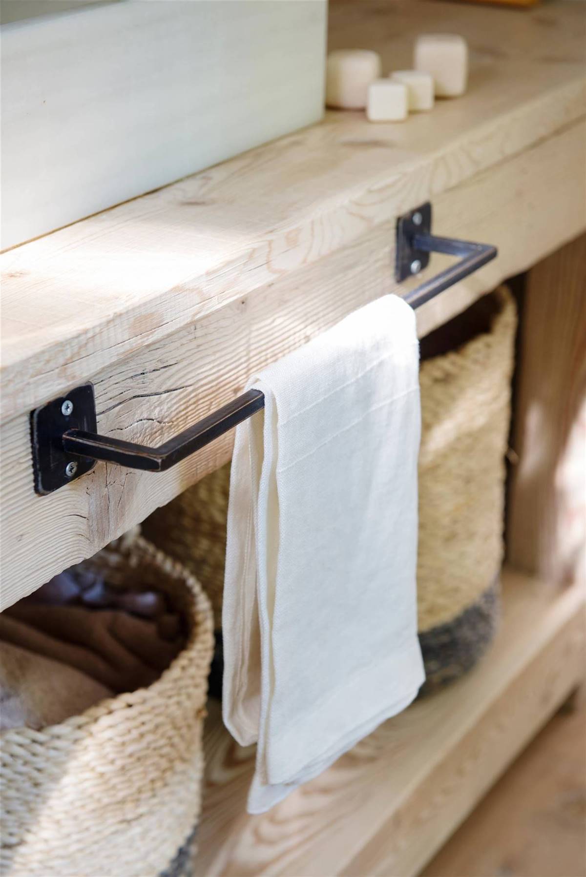 32 toalleros para dar estilo a tu baño (con shopping)