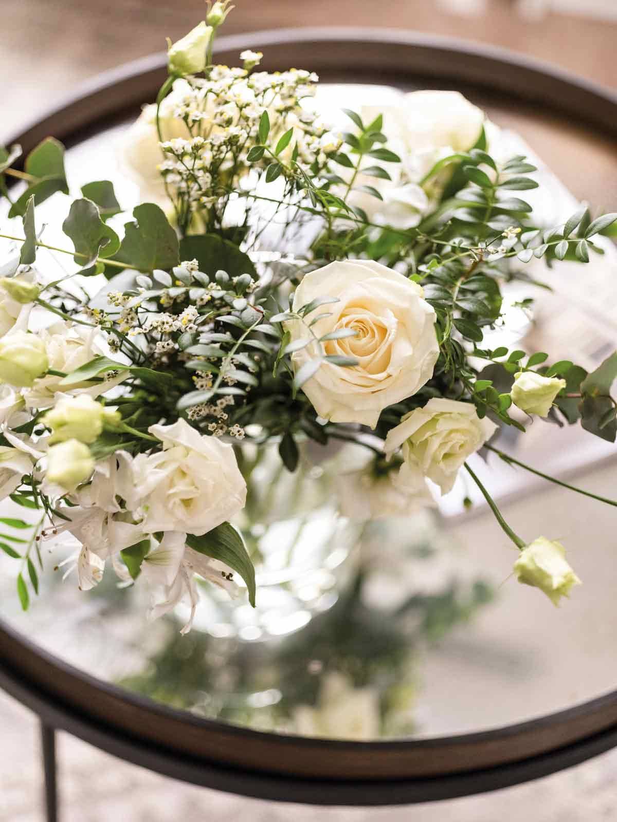 Ramo de rosas en color blanco. 