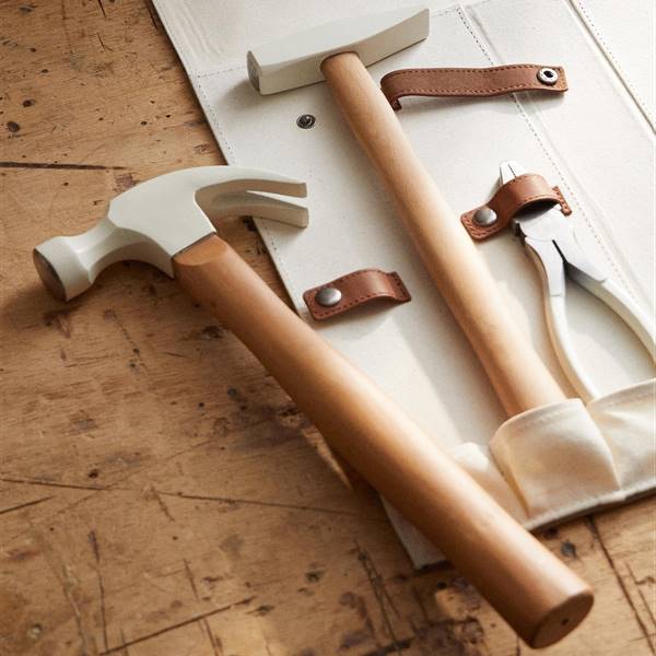 Con estas herramientas de Zara Home querrás colgar un cuadro en tu casa ya mismo