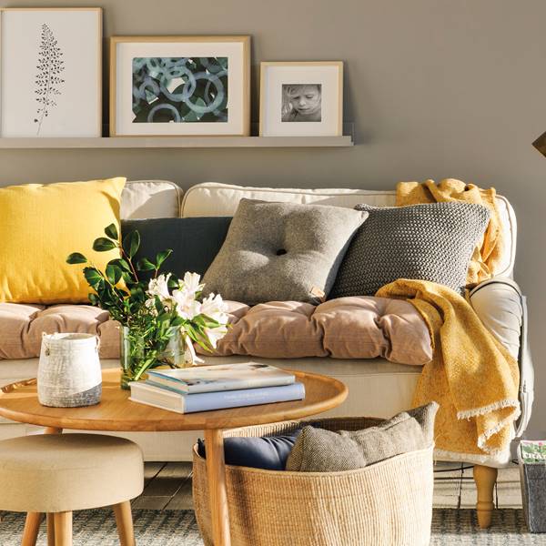 Toppers para el sofá: ficha la última tendencia que arrasa en decoración