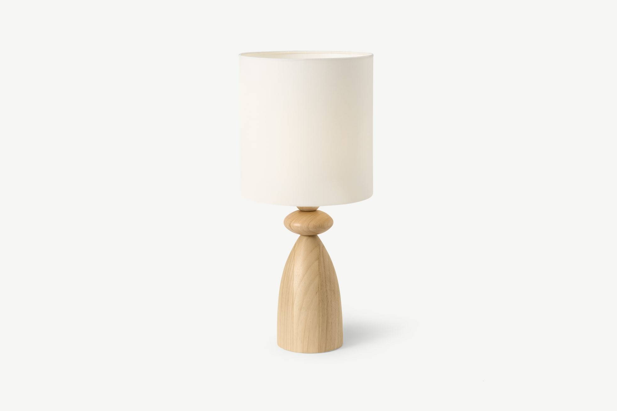 Lámpara de mesa de madera natural Leiba de MADE