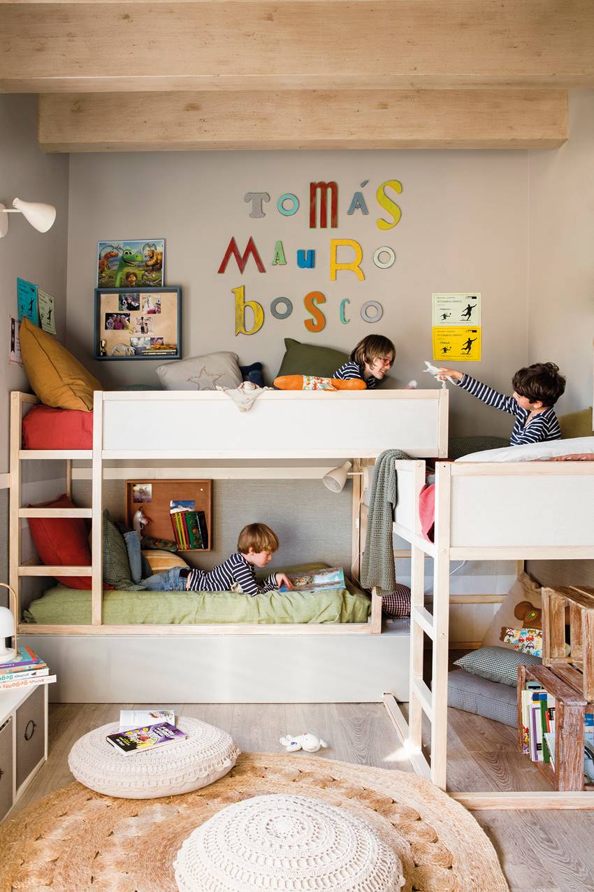Dormitorio infantil con dos literas en "L"