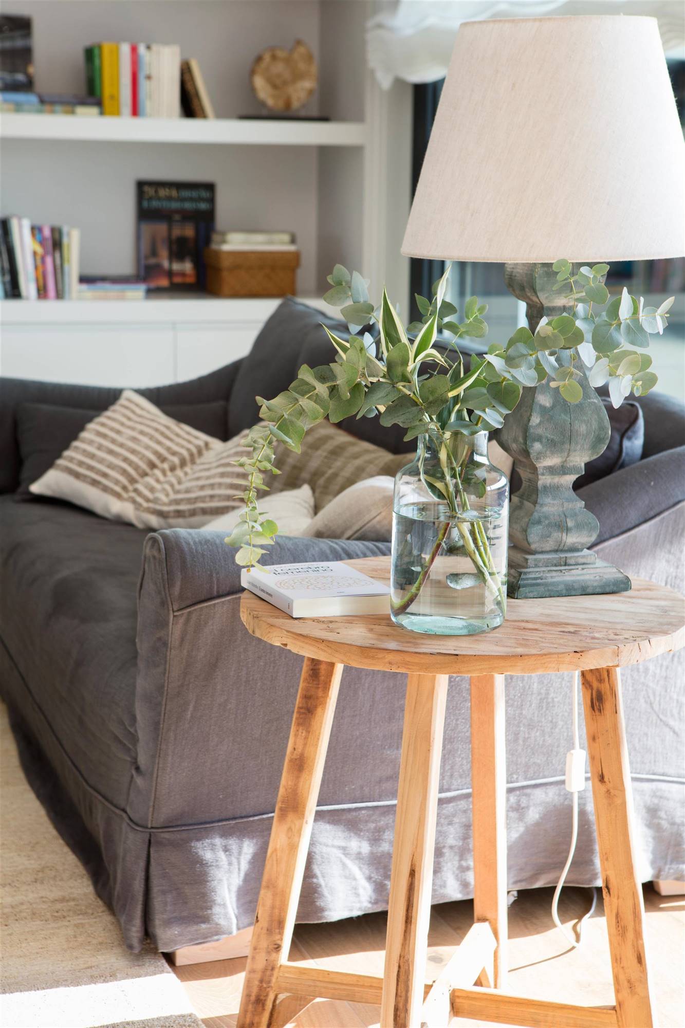 Ideas para decorar el salón con sofás con fundas de lino. 