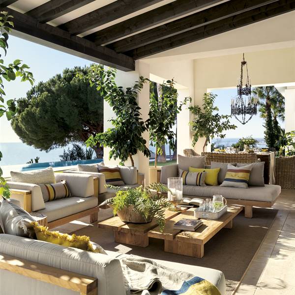La casa con más sol, vida y estilo de Málaga: la de la interiorista Beatriz Lario