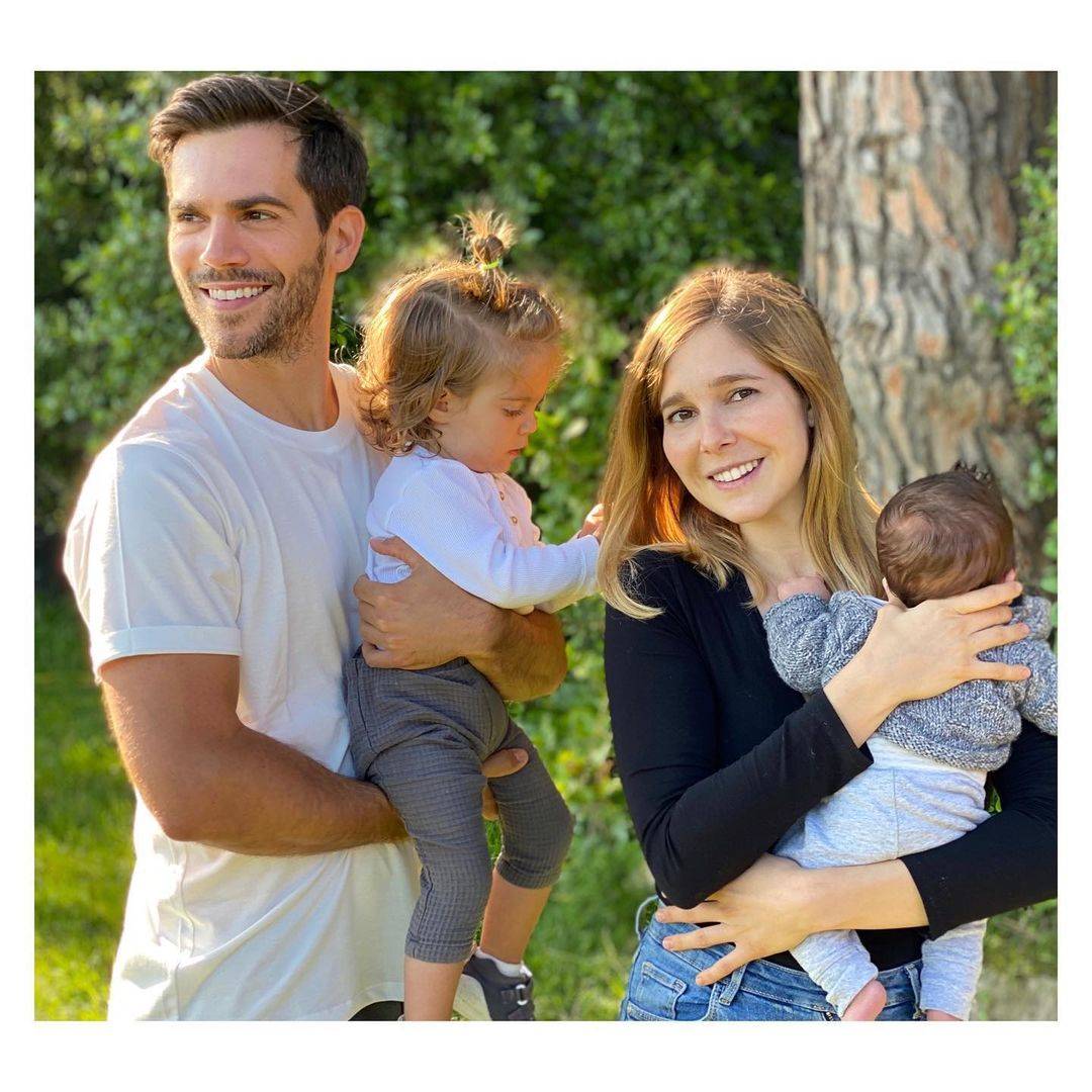 Natalia Sánchez, Marc Clotet y sus dos hijos, Lia y Neo