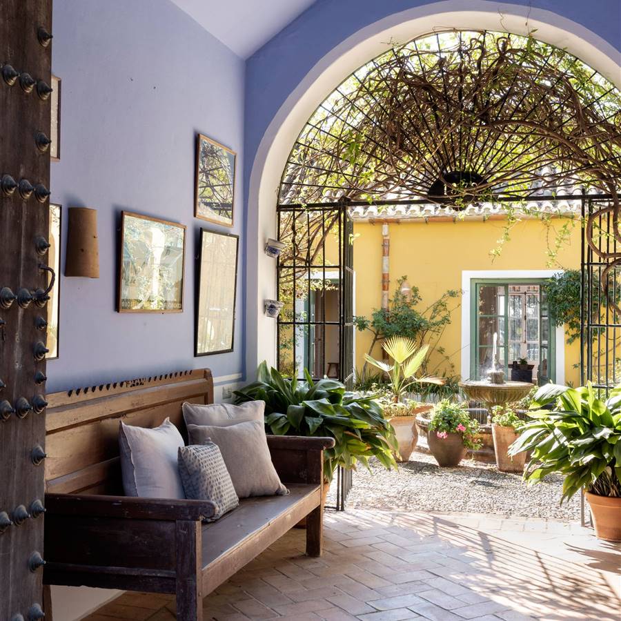 patio-de-estilo-andaluz-con-zona-cubierta-00537192_O