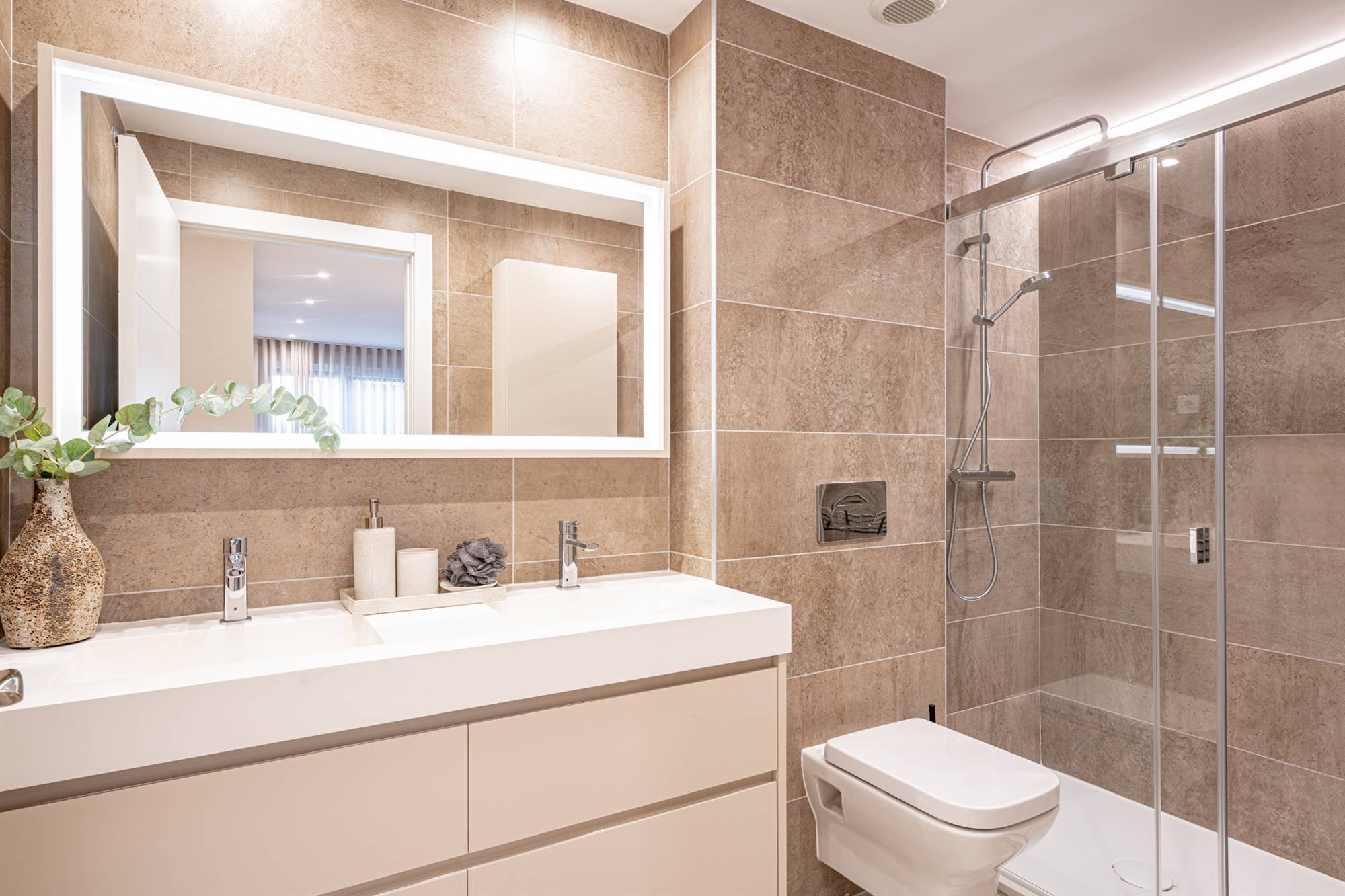 Baño de la vivienda decorada por Jaione Elizalde Estudio en Pamplona.