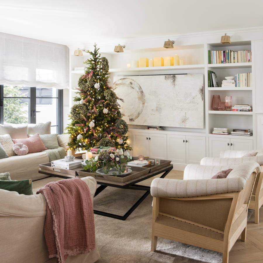 salon moderno con arbol de navidad 