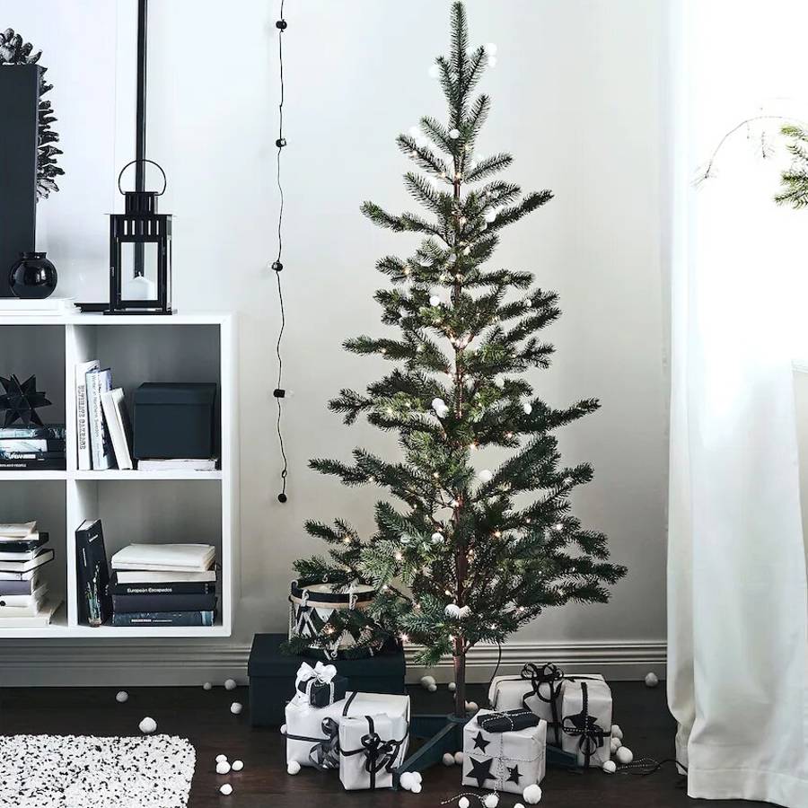 Estos son los árboles de Navidad bonitos y baratos que puedes comprar en IKEA.