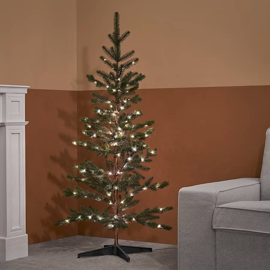 Árbol de Navidad con luces LED de IKEA.