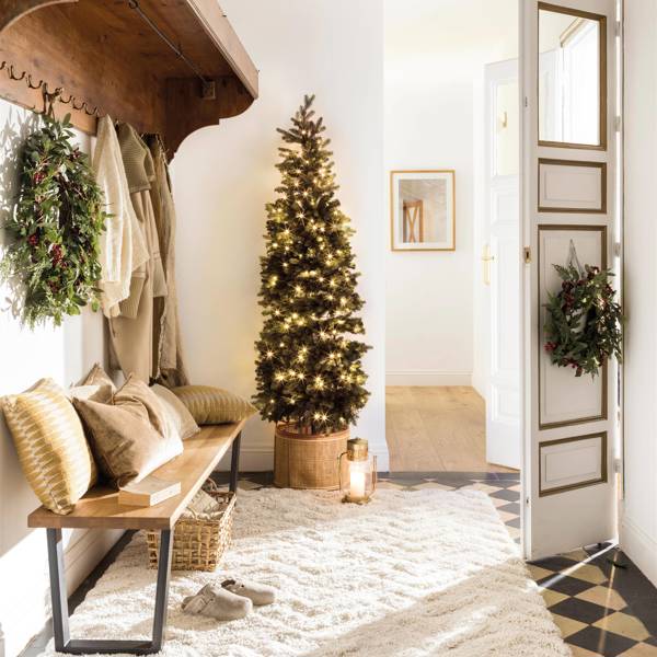 Cómo decorar un mini piso de 40 metros en Navidad según tres interioristas (con vídeo)