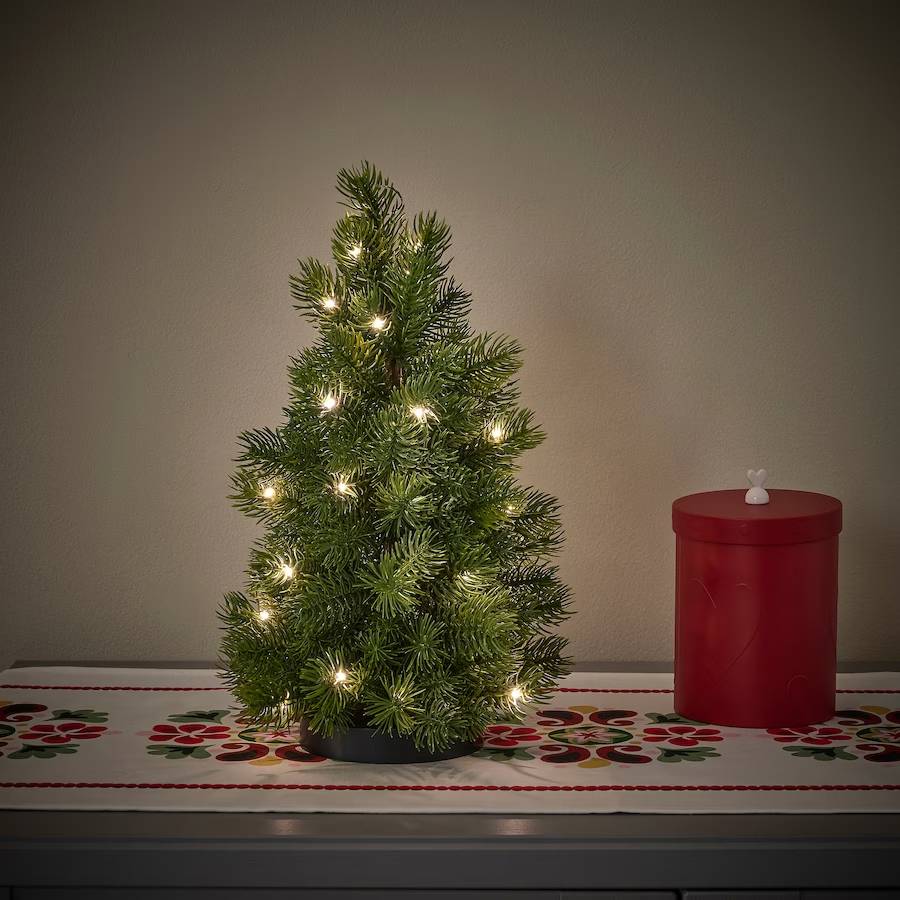Adorno en forma de árbol de Navidad con luces LED de IKEA.
