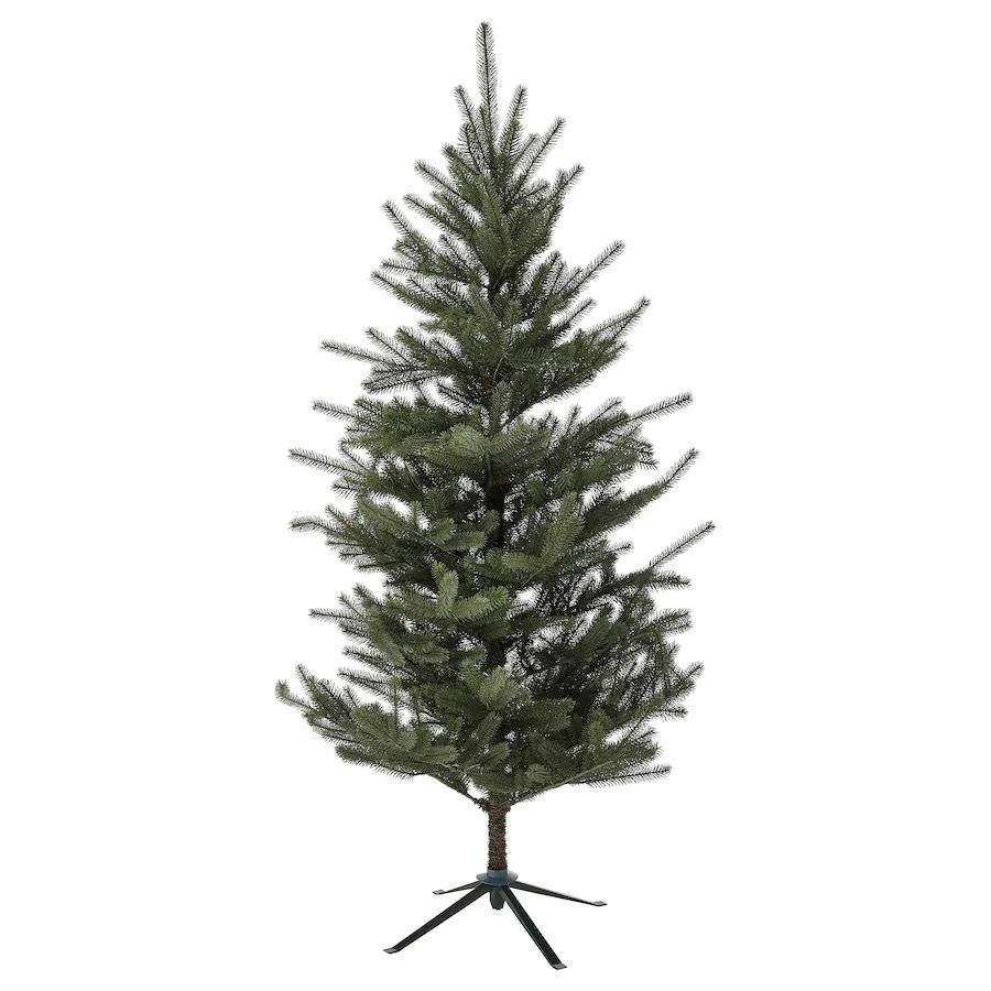 Árbol de Navidad grande y frondoso de IKEA.