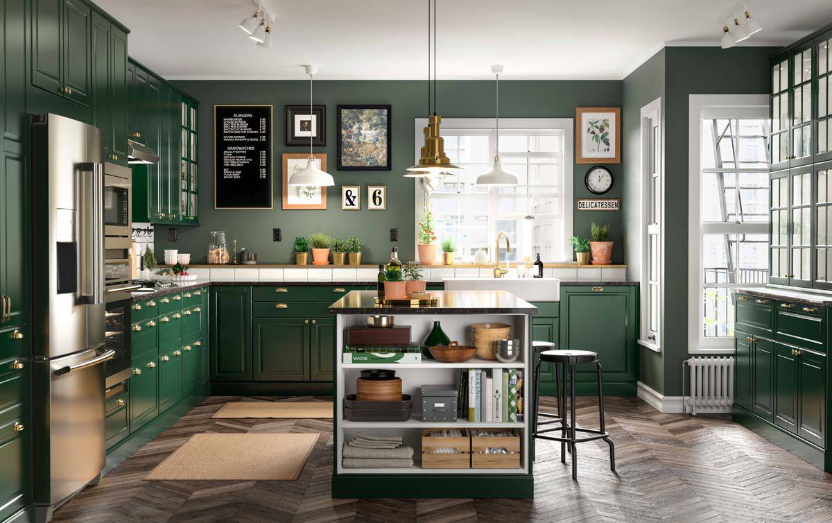 Cocina con muebles e isla de color verde de IKEA. 