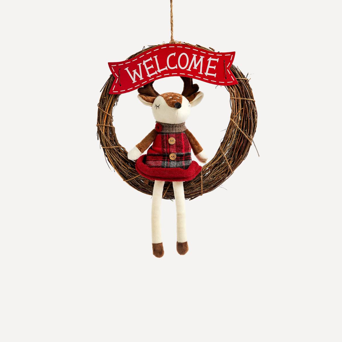 Corona de Navidad con reno y cartel de bienvenidos.