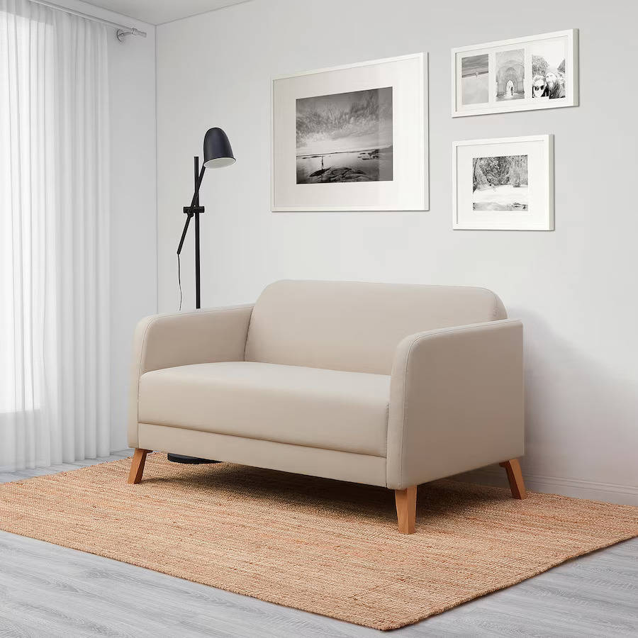 Un sofá dos plazas para un salón pequeño