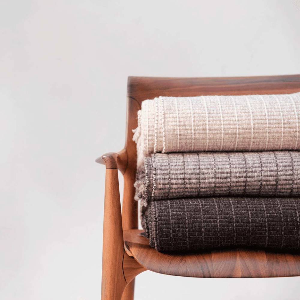 mantas de lana en tonos naturales de la firma teixidors