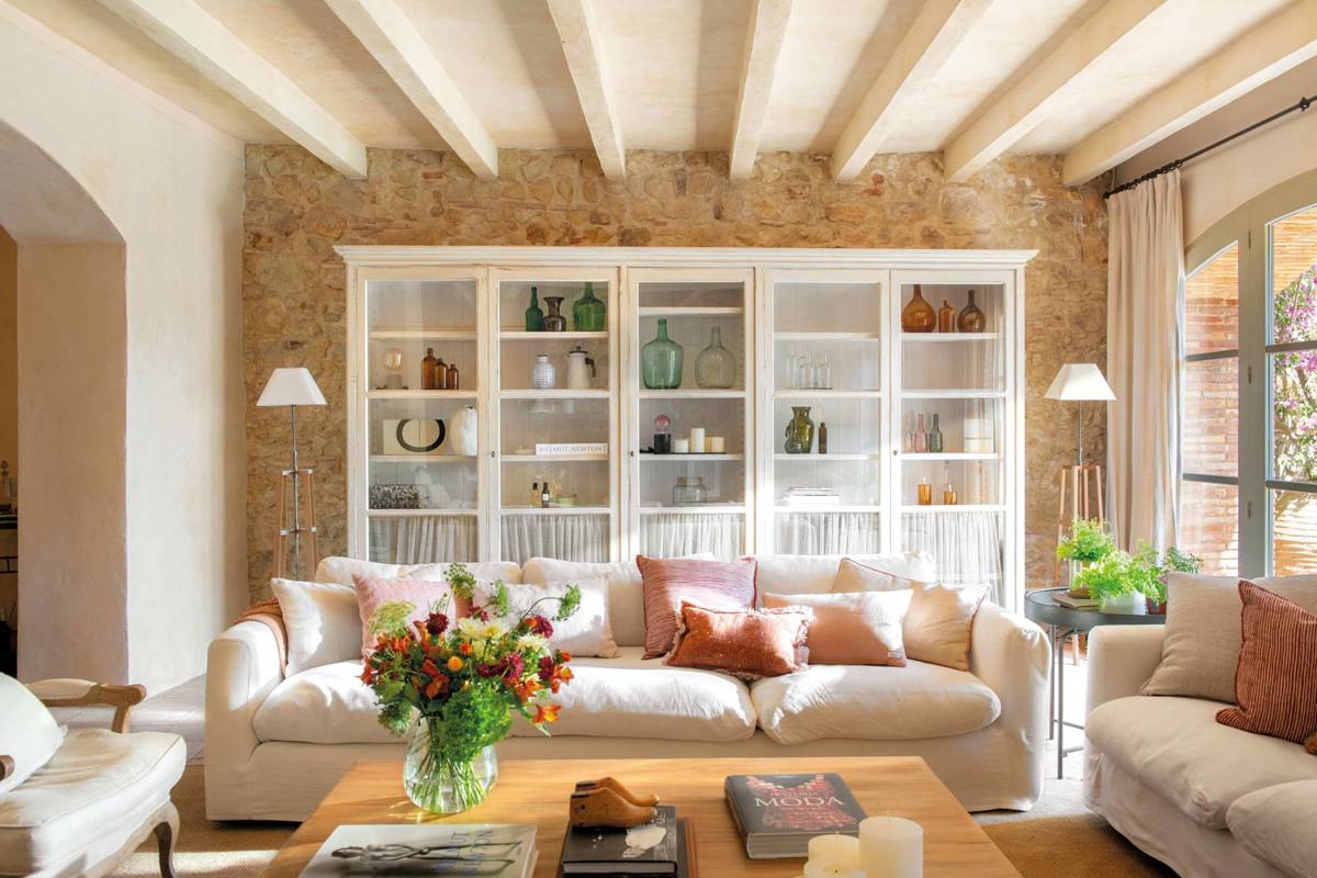 Cómo decorar un salón sin personalidad (y salir airosa)