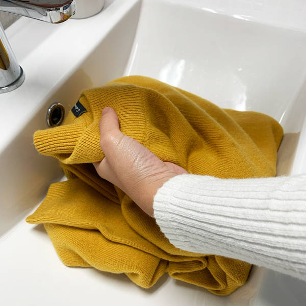 Cómo lavar un jersey de cachemira para que no pierda suavidad ni calidad