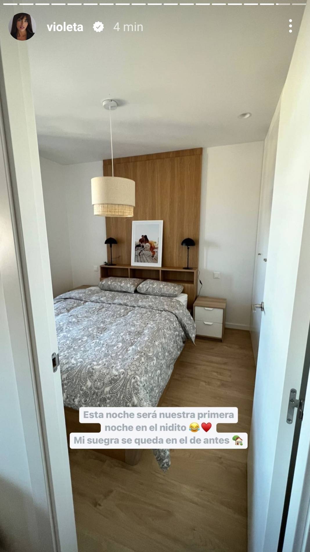Dormitorio del piso de Violeta y Fabio en Madrid.