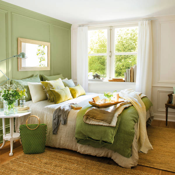 Dormitorio en verde y blanco con alfombra de fibra_438307 
