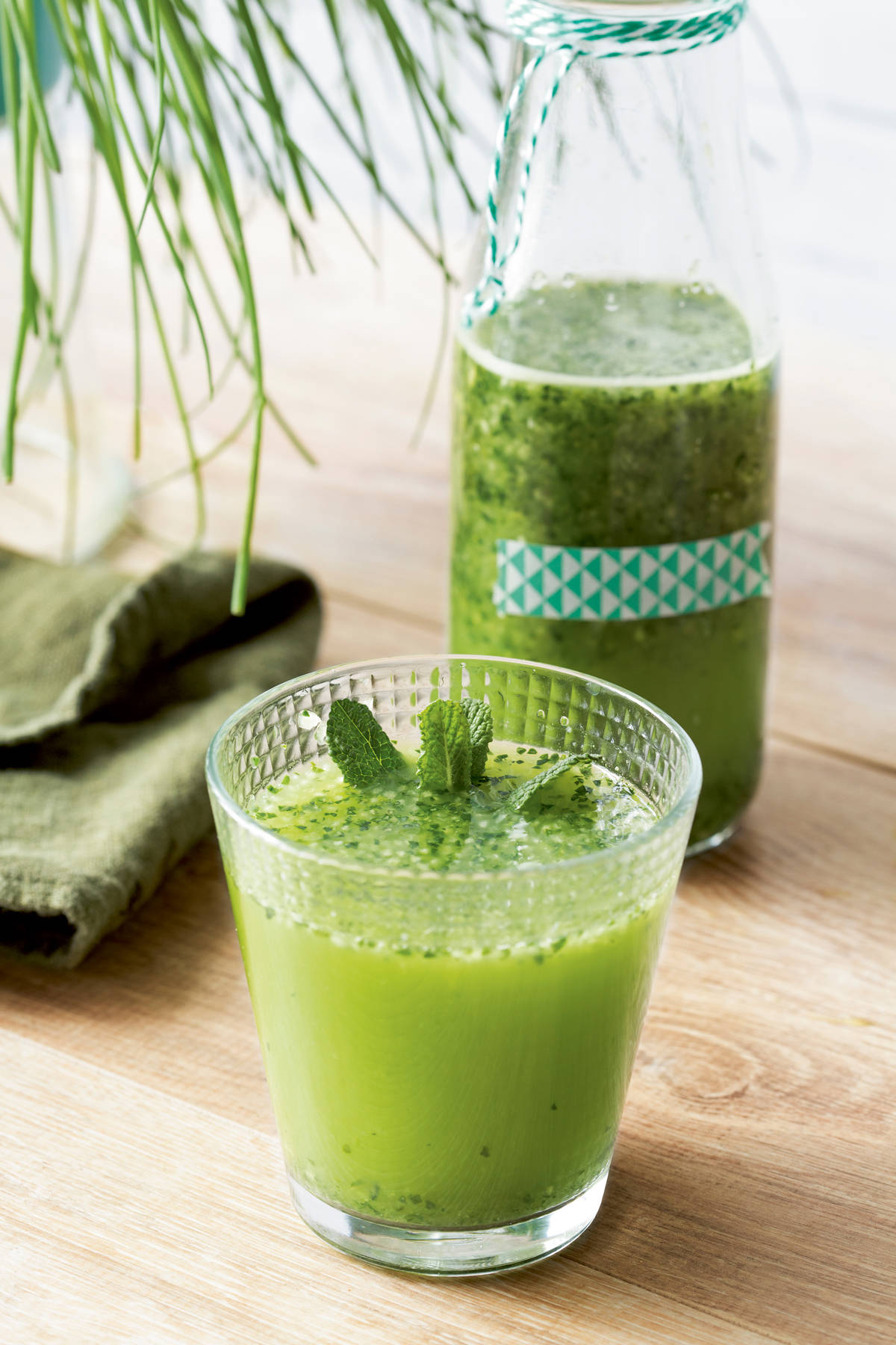 Receta de batido detox: zumo verde de hierba de trigo.