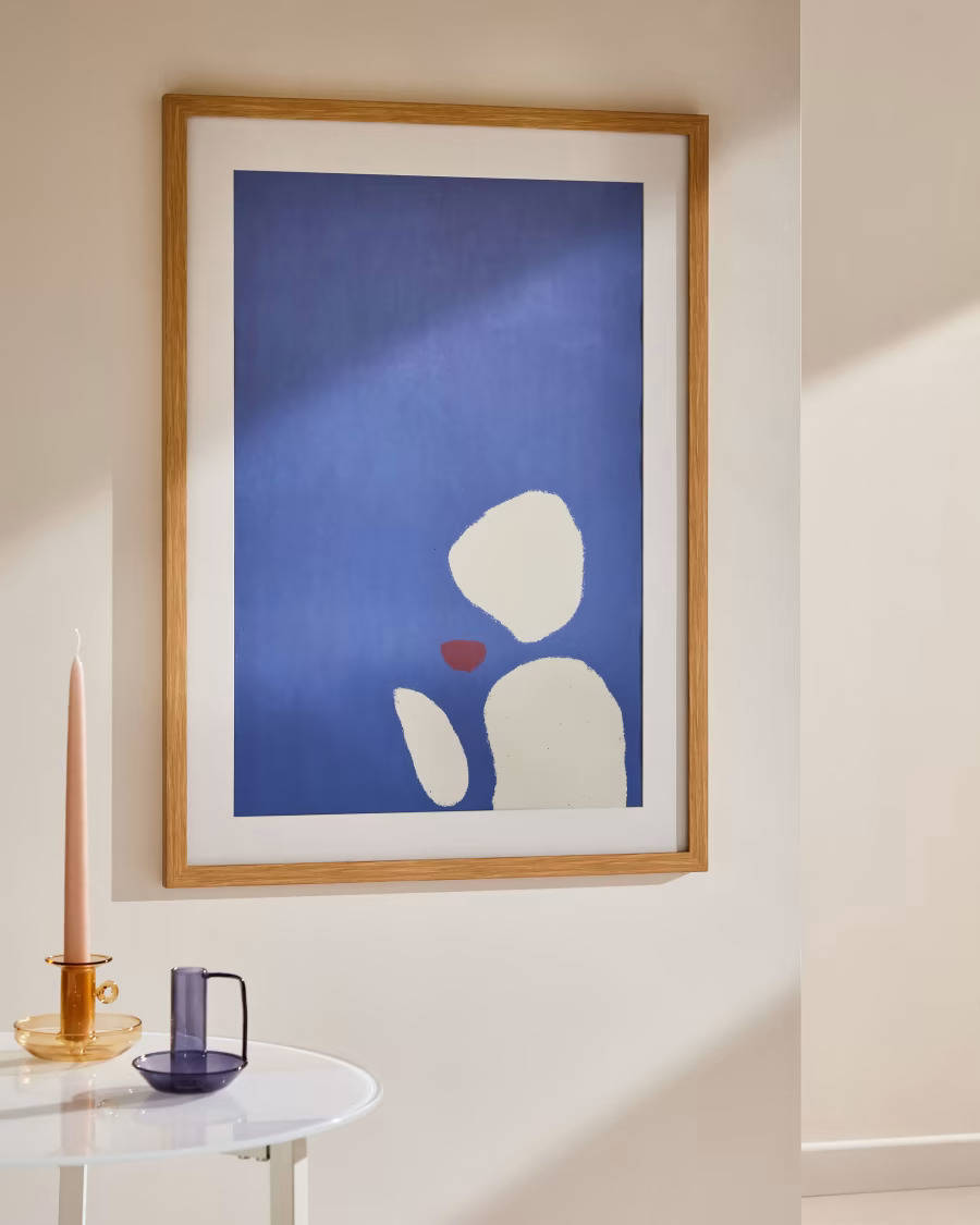 Cuadro Allish con formas abstractas en blanco y azul de Kave Home.