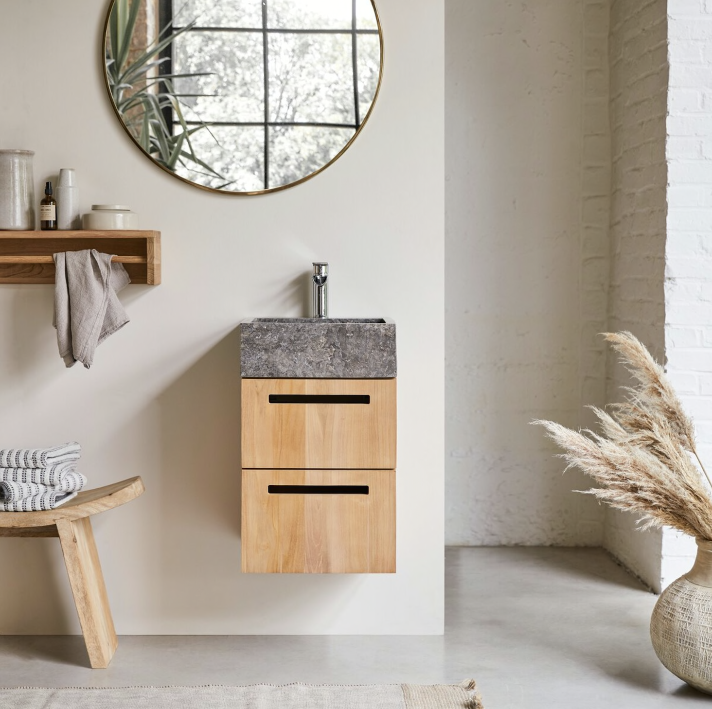 Mueble de baño de madera de teca maciza y mármol modelo Line de Maisons du Monde,. 