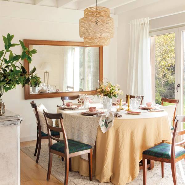 10 FOTOS e ideas muy estilosas para decorar el comedor con espejos que subirán el nivel decorativo de tu casa