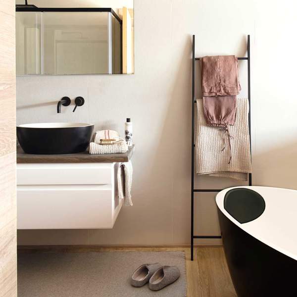 El toallero de Leroy Merlin que se instala sin taladros ni agujeros y 14 opciones más igual de prácticas