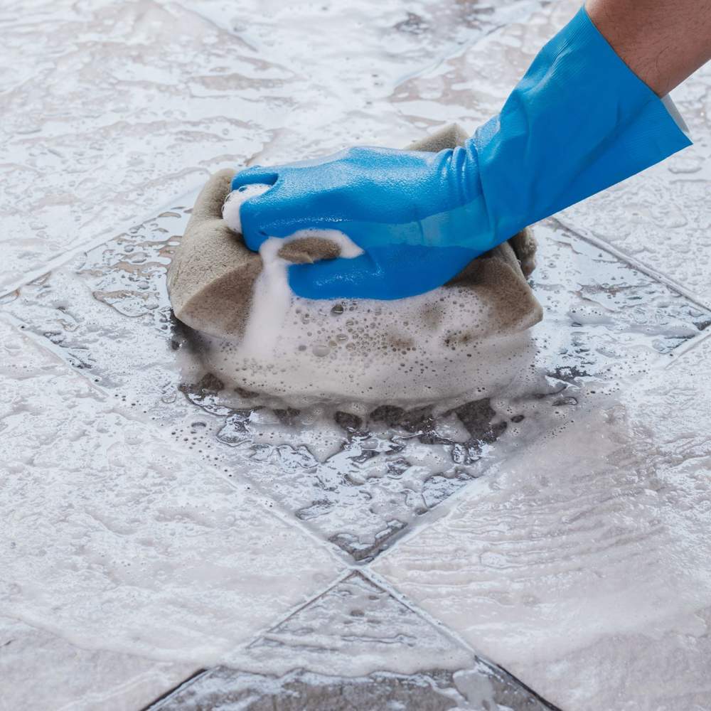 ¿Cómo limpiar las juntas del suelo paso a paso?