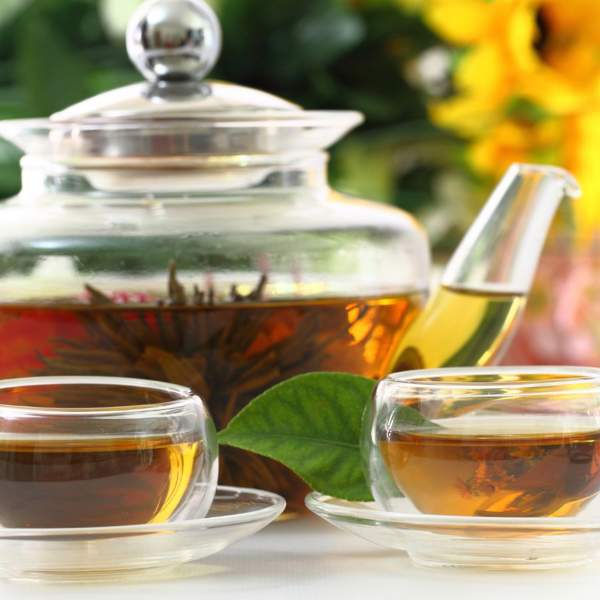 ¿Por qué todo el mundo toma té de laurel en ayunas? Descubre sus 5 grandes beneficios confirmados por expertos