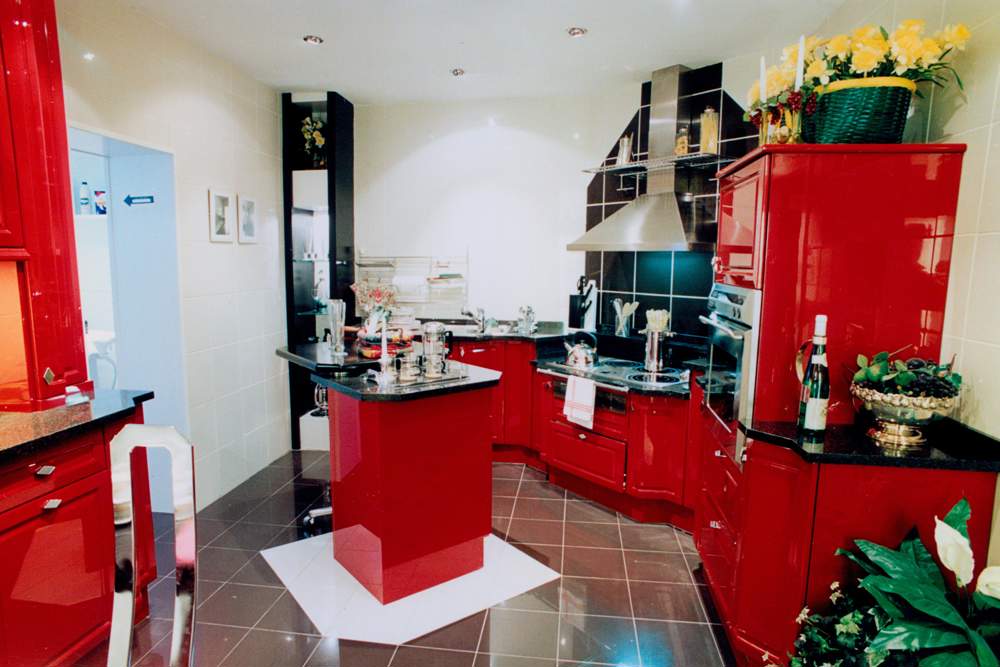 Cocina roja presentada en Casa Decor 1992.