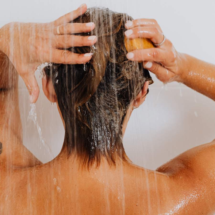mujer duchandose pexels karolina grabowska 5241049