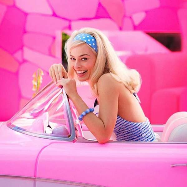 ¡Estrenan la película de Barbie! Ahora puedes alojarte GRATIS en la icónica mansión de Barbie y Ken. ¡Existe y está en Malibú!